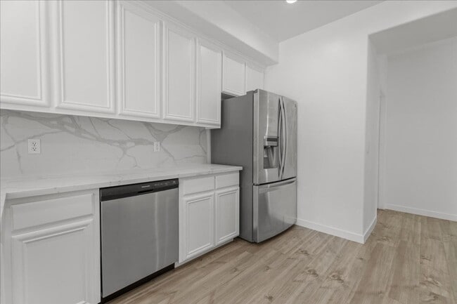 Building Photo - Fully Renovated 4 Bed 2.5 Bath Stunner In ...
