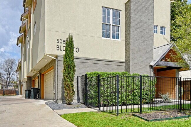 Building Photo - 5089 Gaston Ave