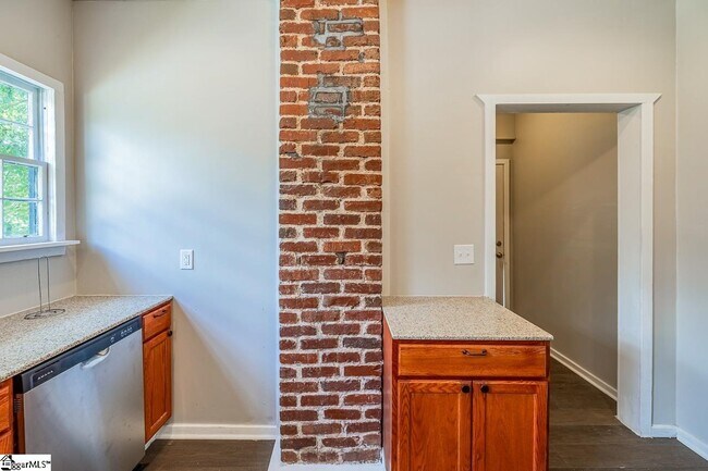Building Photo - 536 Peronneau St