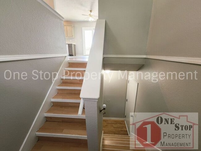 Building Photo - Gorgeous 3 Bedroom, 2 Bathroom, 2 Car Gara...