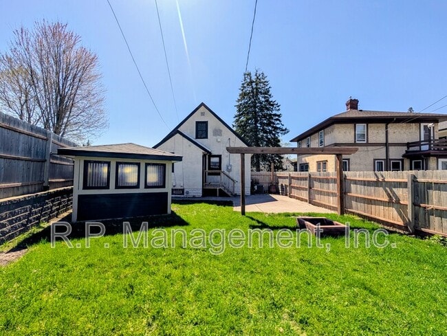 Building Photo - 636 Gotzian St
