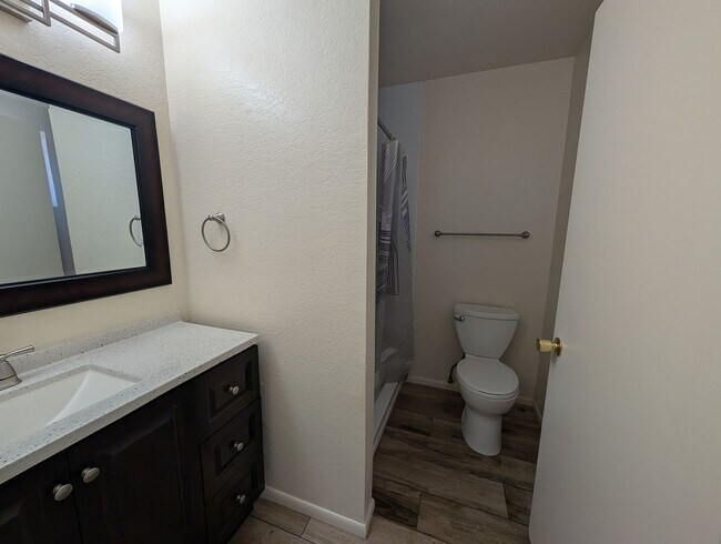 Building Photo - 4 Bedroom 2 Bathroom Sun Meadows Home