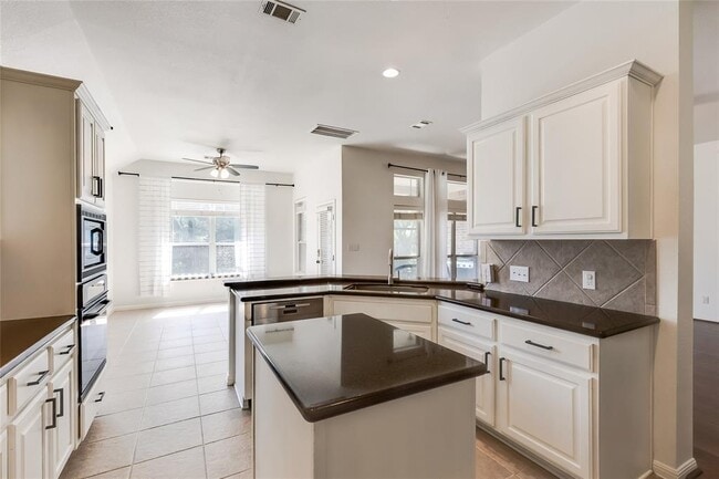 Building Photo - 15524 Belfin Dr