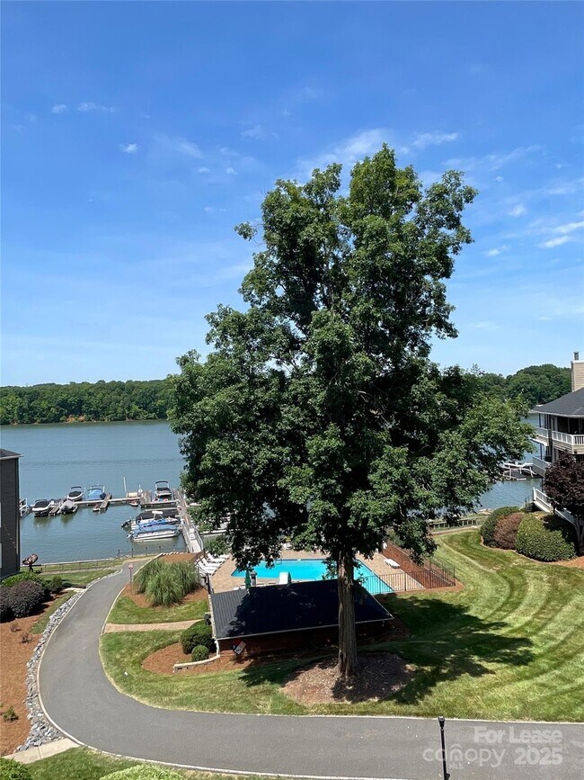 Building Photo - 9801 Emerald Point Dr