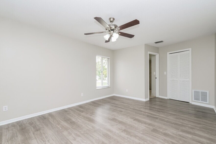 Building Photo - 10142 Bannister St