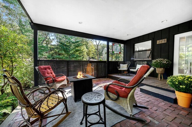 Building Photo - 274 Little Fresh Pond Rd