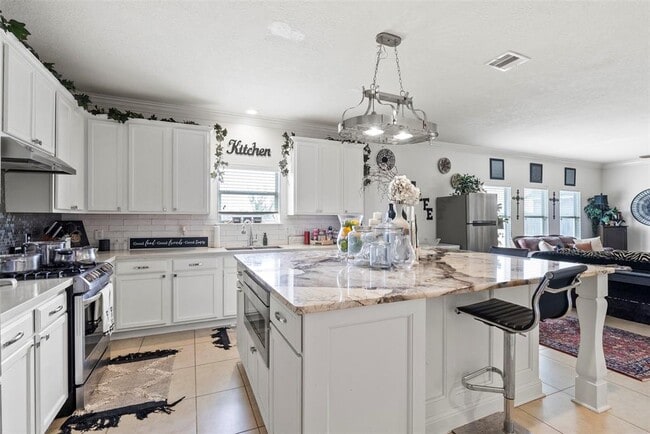 Building Photo - 6407 Hillock Ln