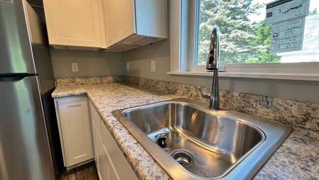 Building Photo - 24-28 Hill St