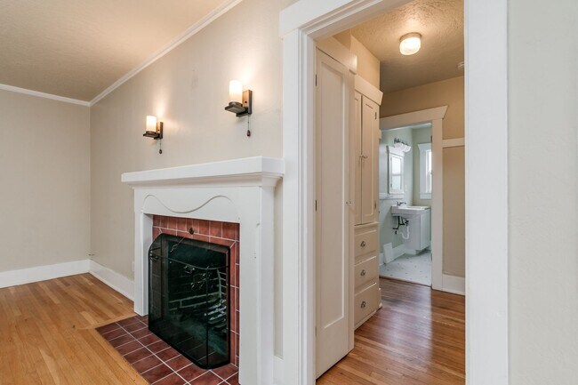 Building Photo - 1029 NE 31st Ave