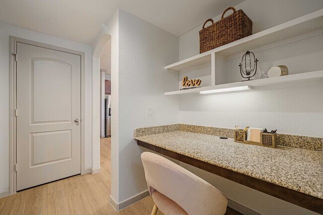 Building Photo - Move In Now & Enjoy 1 Month FREE!