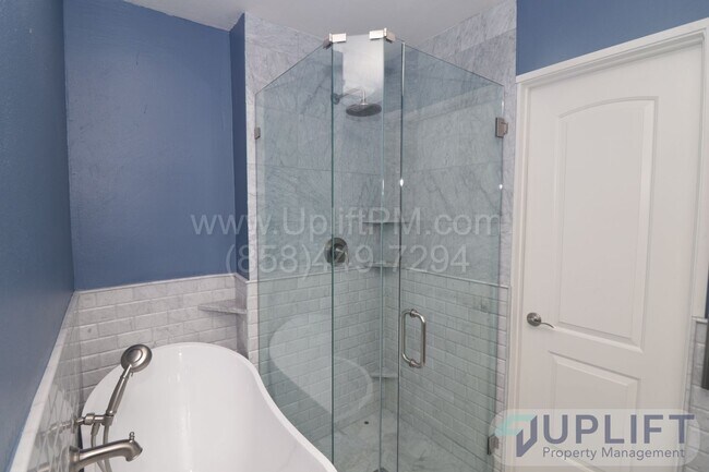 Building Photo - Cozy 2B/2BA with office/den