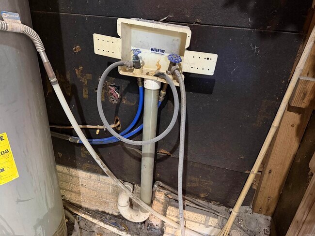 Building Photo - 34 Belmont Dr