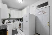 Building Photo - 2453 N Clark St