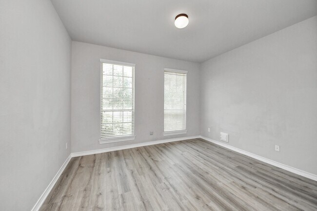 Building Photo - 2310 Brett Ct