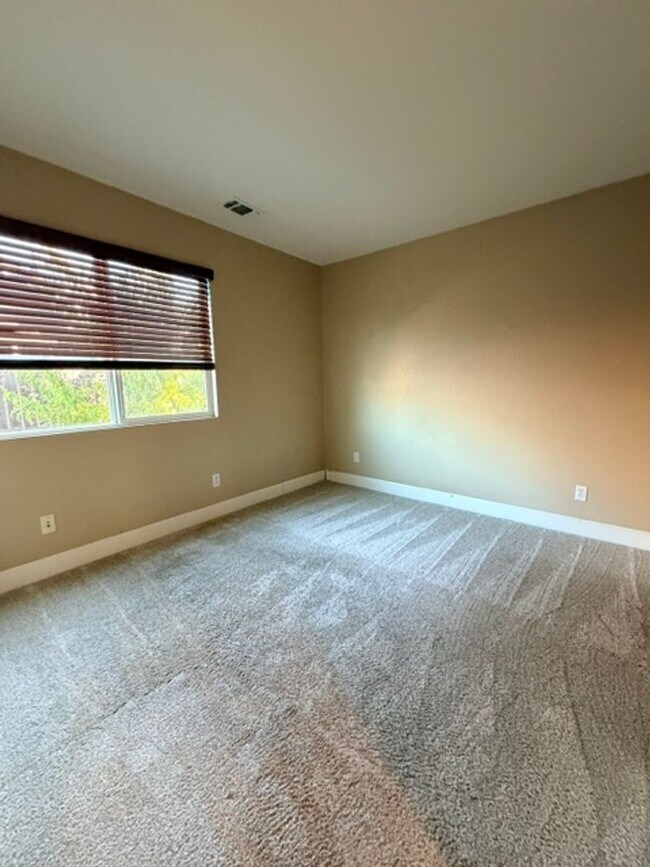 Building Photo - Beautifully Remodeled 4 Bedroom, 2 Bath Home in Desirable Elk Grove Neighborhood
