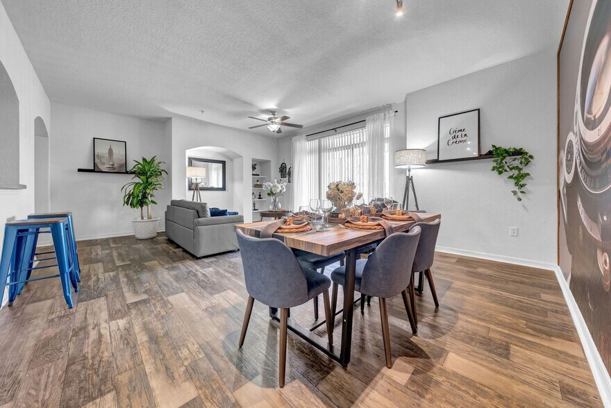 Building Photo - 7607 Southern Brook Bend