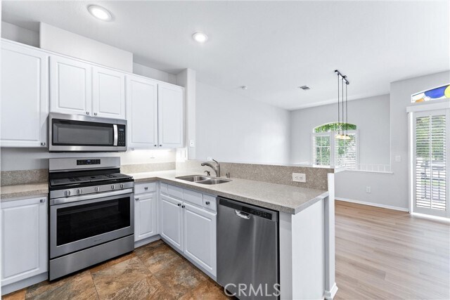 Building Photo - 23 Anana