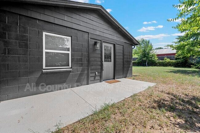 Building Photo - 1444 Cimarron Trail
