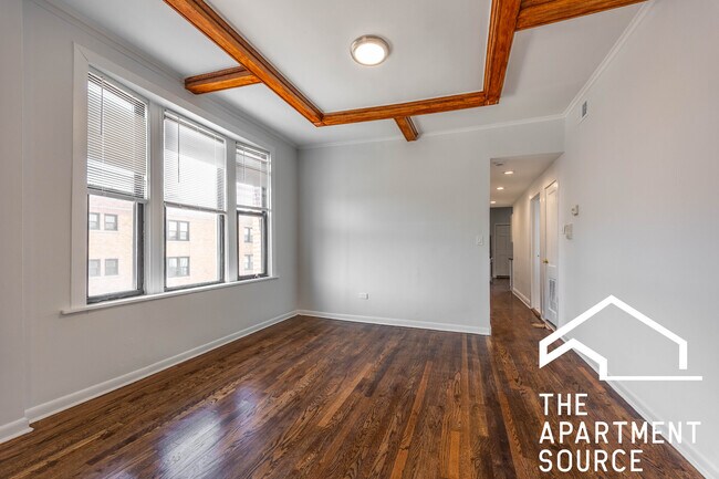 Building Photo - 2842 W Augusta Blvd