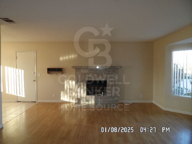 Building Photo - 3 Bedrooms, 2 Bathrooms, 1341 sq. ft.2 Car...