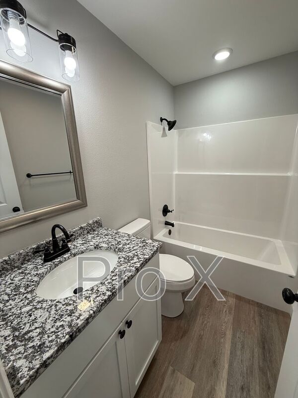 Building Photo - 113 W Lewis St