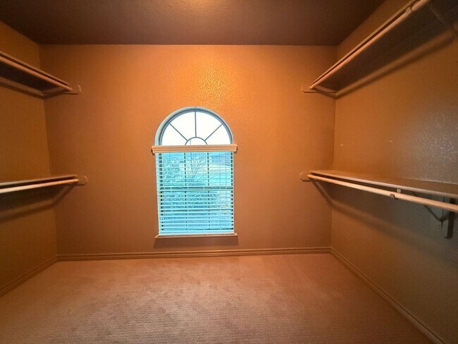 Building Photo - Purser Crossing's Finest