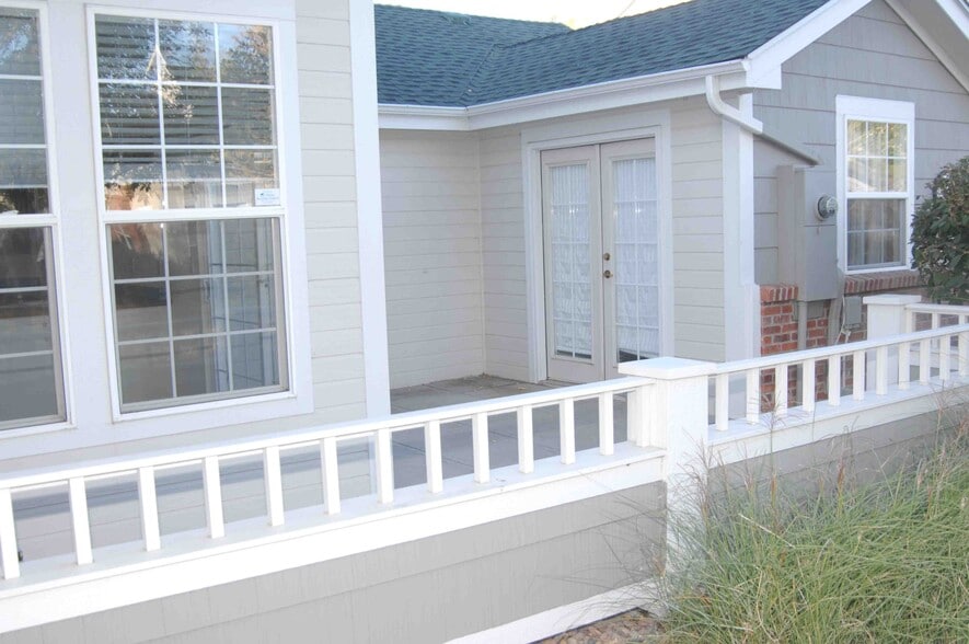 Patio - 648 S Yarrow St