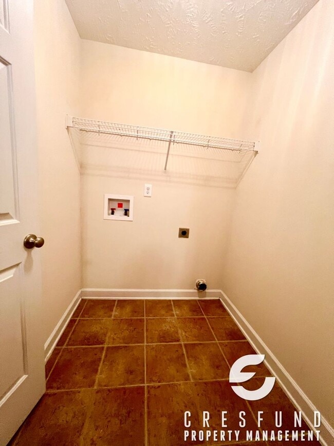 Building Photo - GATED COMMUNITY - Freshly Painted 2 Bed 2 Bath Condo AVAILABLE NOW