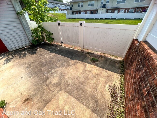 Building Photo - 2 br, 2.5 bath House - 4746 Champion Court