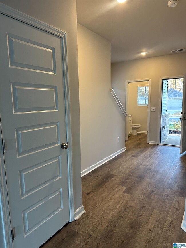 Building Photo - 184 Dogwood St