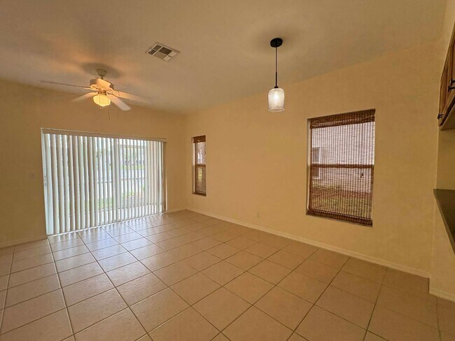 Building Photo - 2/2.5 Townhome in Fort Myers for Rent