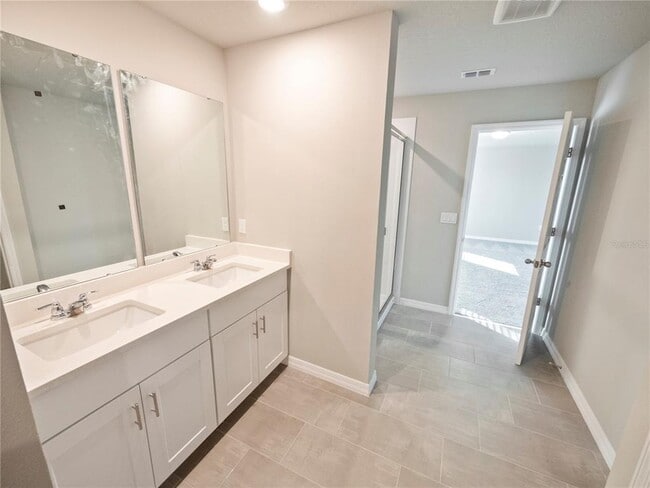 Building Photo - 5268 Sanders Oak Trl