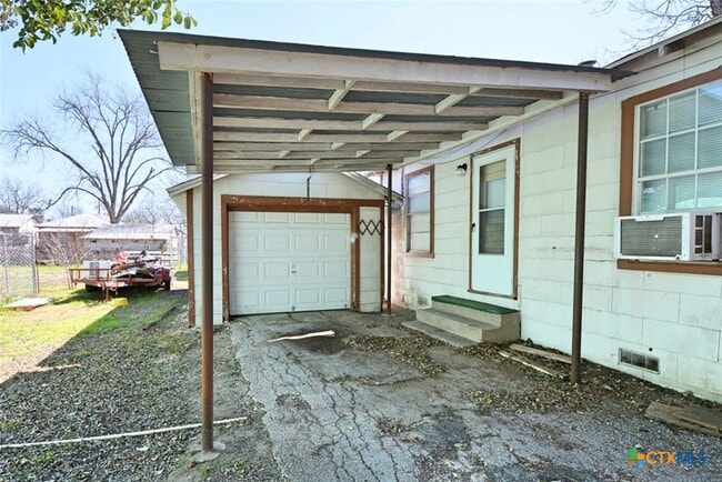 Building Photo - 910 Pine St