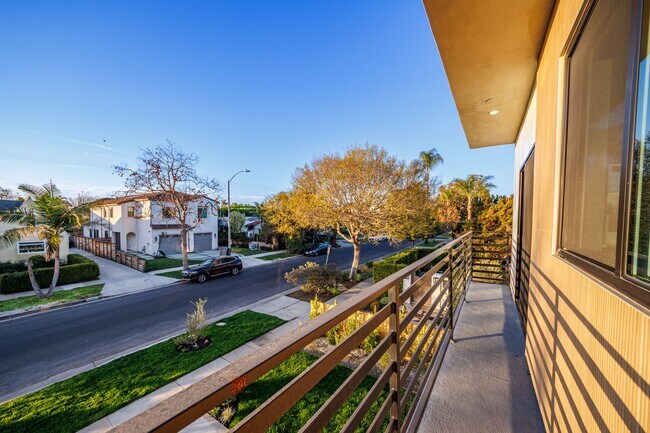 Building Photo - 1658 S. Hayworth