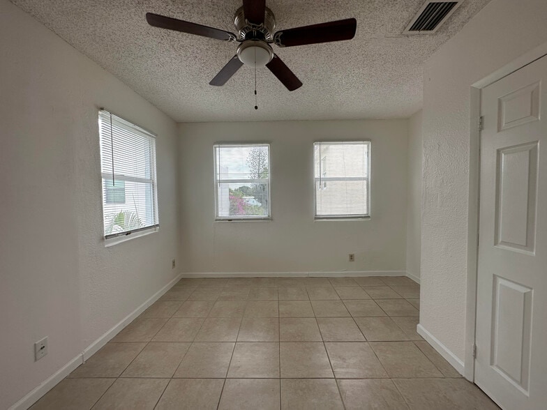 Building Photo - 616 31st St