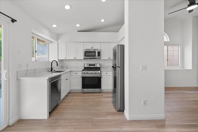 Building Photo - 9736 Double Rock Dr