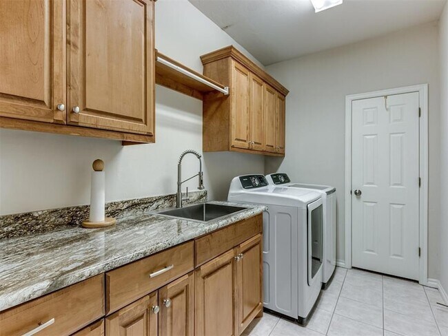 Building Photo - 15400 Swallowtail Rd