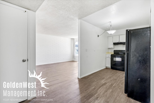 Building Photo - 1Bdm 1Ba Apartment in the Gated Deville Ap...
