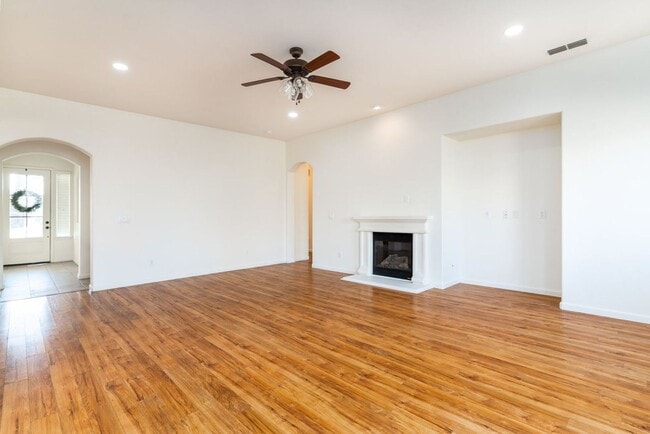 Building Photo - 3350 W Stewart Ave