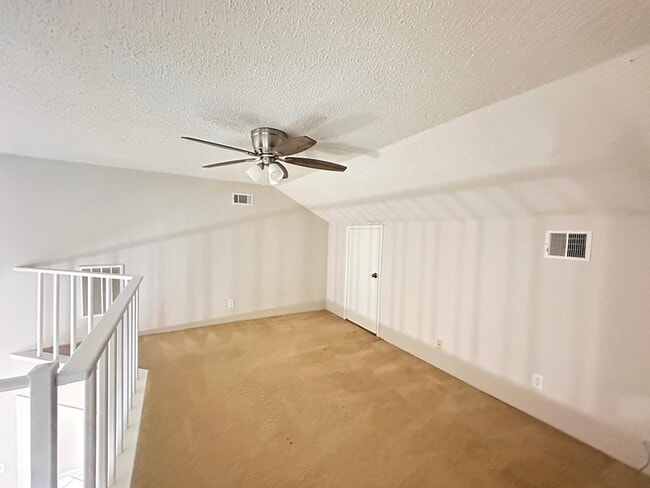 Building Photo - 219 Kings Ct