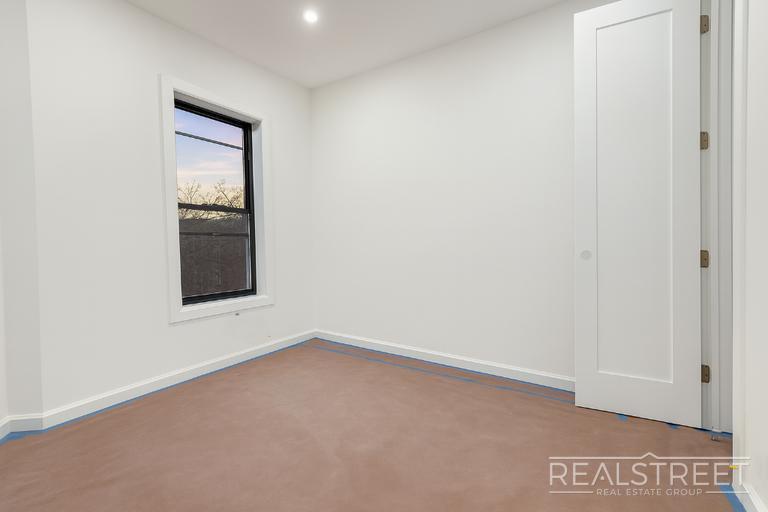 Building Photo - Stylish 1-Bedroom Apartment with Modern Amenities in Bed-Stuy