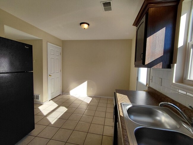 Building Photo - 24444 Sounder Ln