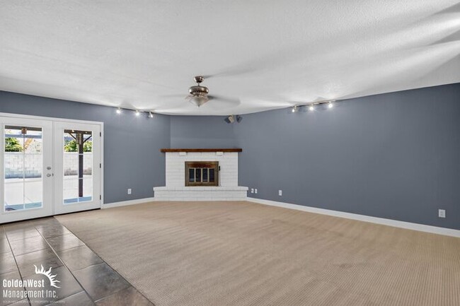 Building Photo - Beautifully Updated 4Bdm 2Ba Home with Den in Chandler!