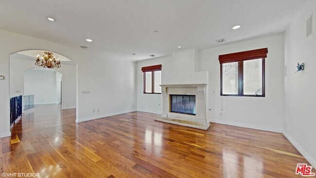 Building Photo - 3311 Deronda Dr