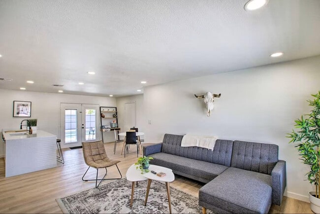 Building Photo - 1233 E Marny Rd