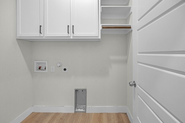 Building Photo - 5511 Black Pine Cir