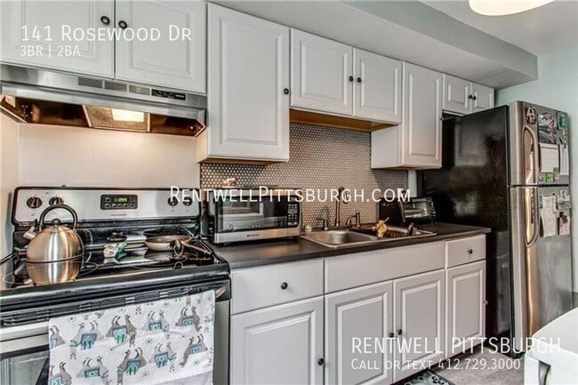 Building Photo - 141 Rosewood Dr