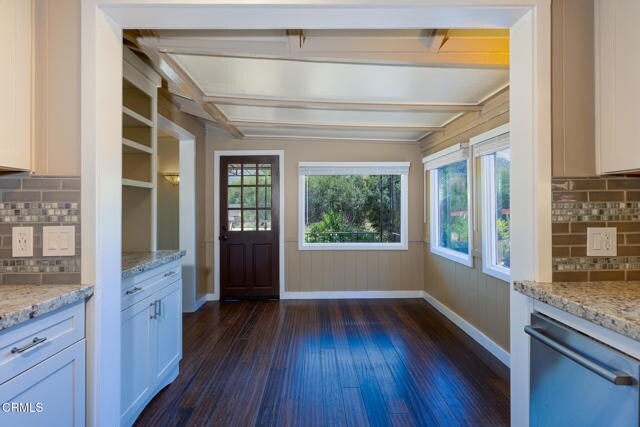 Building Photo - 8111 Santa Ana Rd