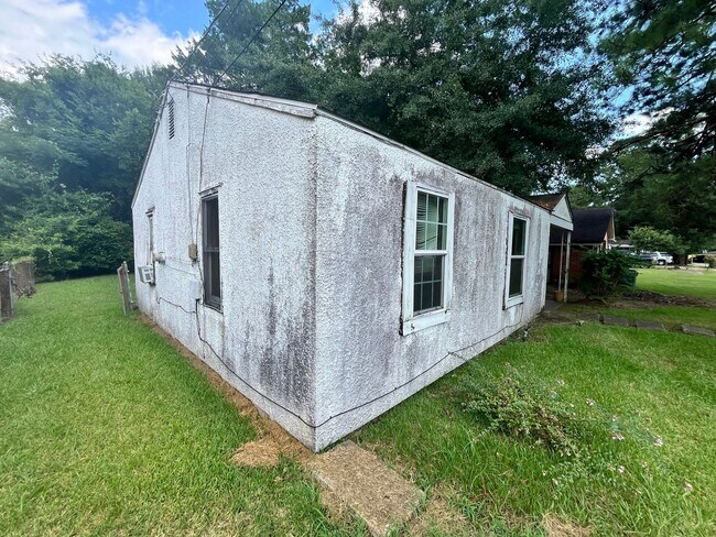 Building Photo - 3355 Lunceford St