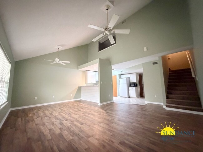 Building Photo - Spacious 3BR Townhome Minutes from Hurlburt Field and Eglin AFB!